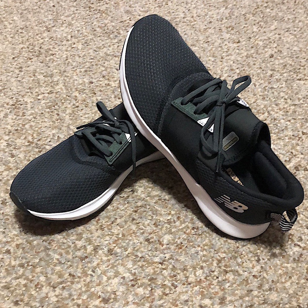 Womens New Balance size 8 walking/running sneakers.
